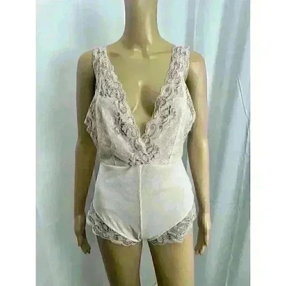 Marilyn Monroe Me Off Negligee Stretchy Lace Bodysuit Lingerie Pink Size M EUC - Picture 3 of 16